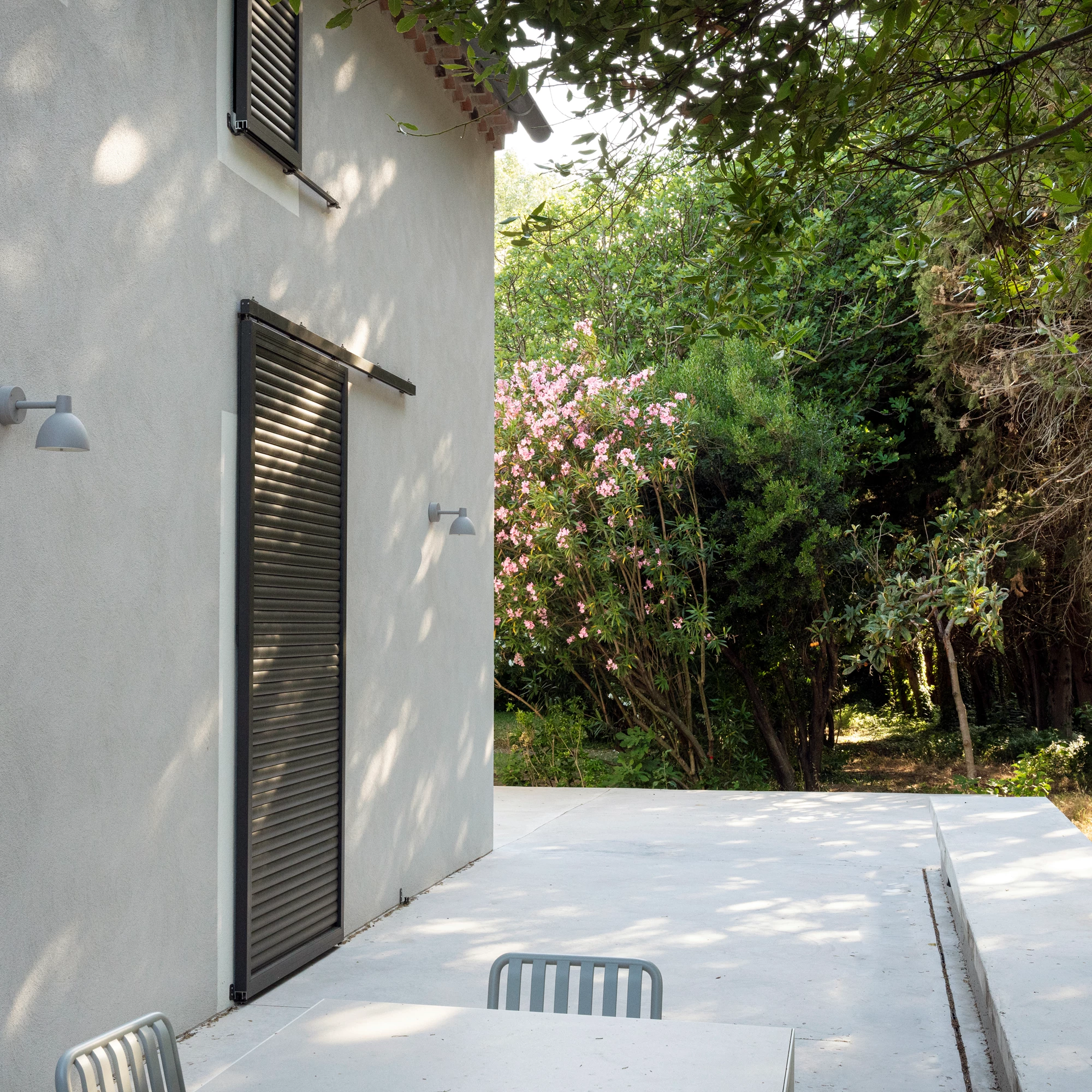 Toldbod 155 Wall Lamp | Outdoor Lighting | Louis Poulsen Toldbod 155 Wall Lamp | Outdoor Lighting | Louis Poulsen